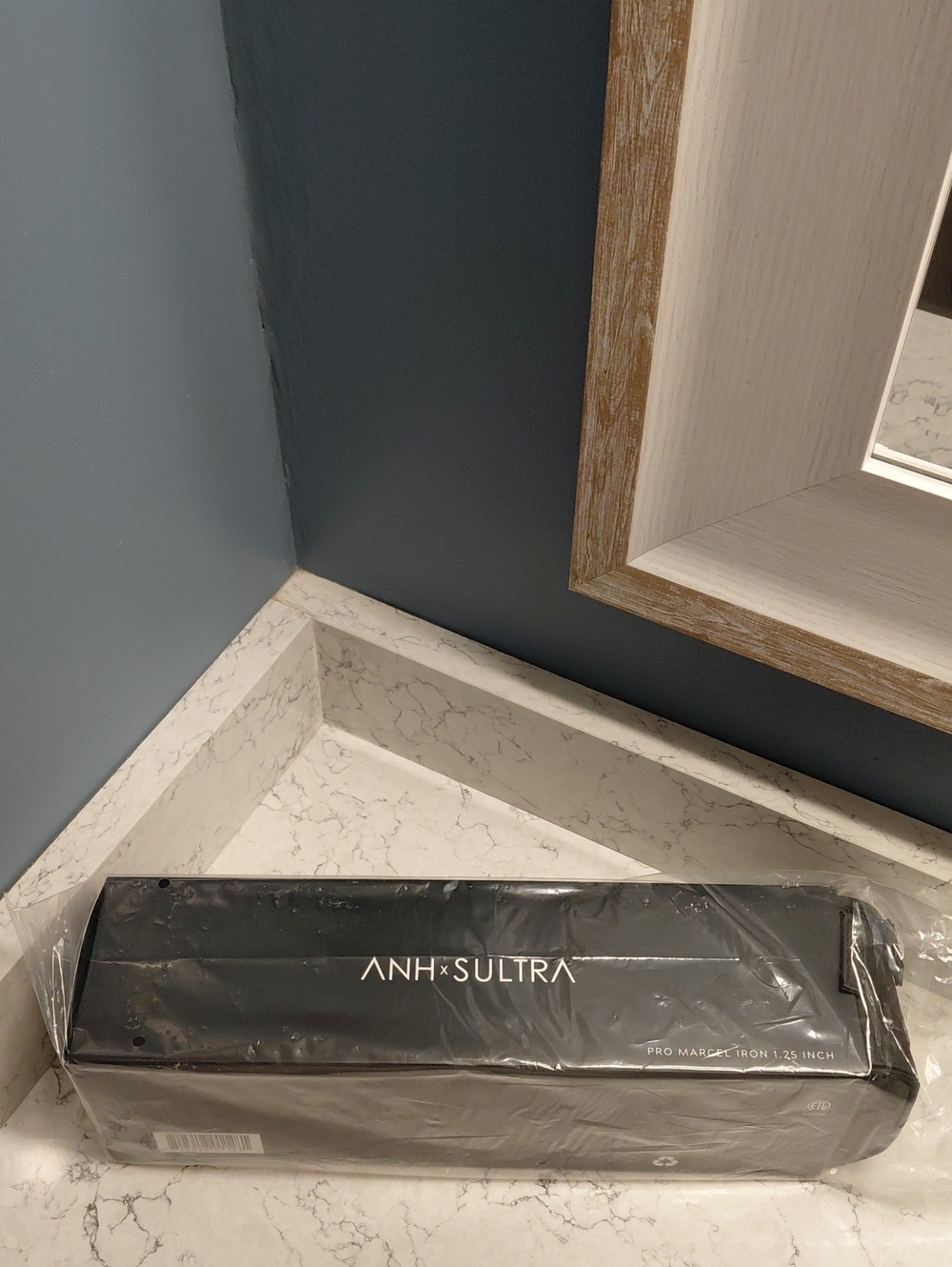 NEW in Box Anhsultra Pro Marcel Iron 1.25" in Black Read Info In Pics